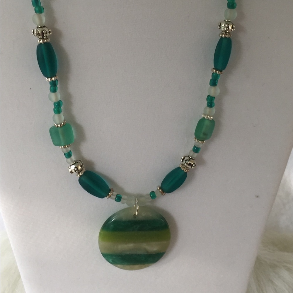✔️✔️Teal Frosted Glass Necklace